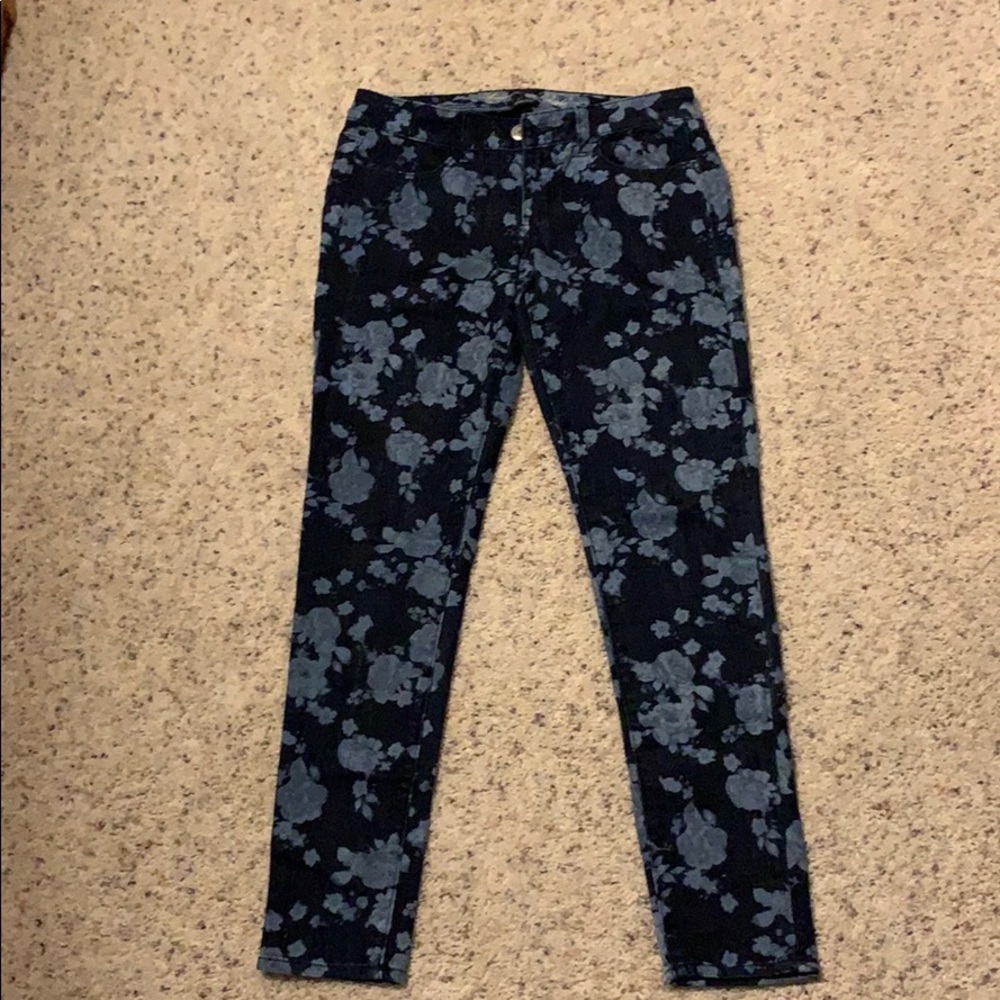 Blue floral American Eagle skinny jeans